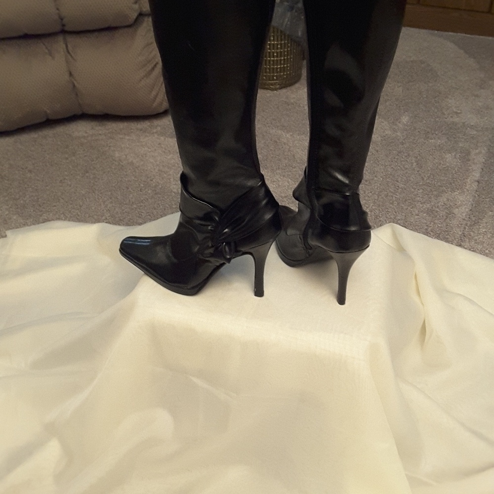 MAURICES women's heeled boots  size 8  Black